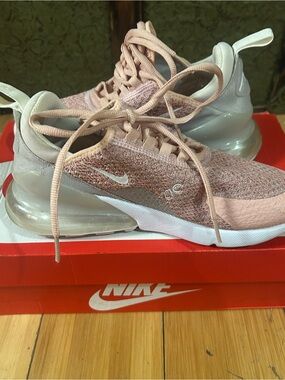 Nike Women’s Air Max 270 in Blush Pink